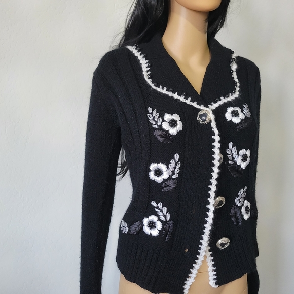 Beautiful Sweaters - Picture 3 of 13